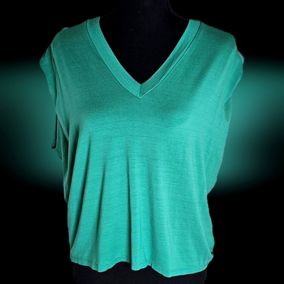 Kelly Green Viscose V-neck T-shirt Medium - Picture 1 of 6
